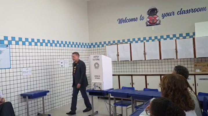 Nunes Marques acompanha abertura de sua seção eleitoral e vota em Brasília