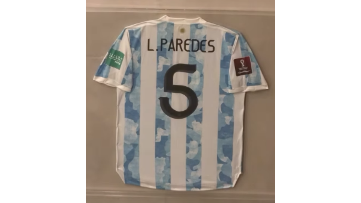Após eliminação do Vasco, Neymar mostra camisa de jogador do Boca Juniors