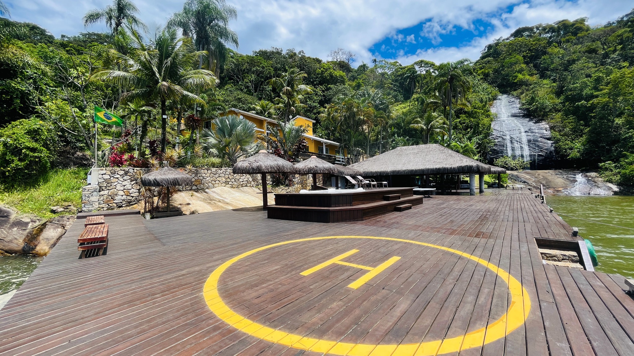Veja detalhes da casa constru&iacute;da na Ilha Comprida, em Angra dos Reis