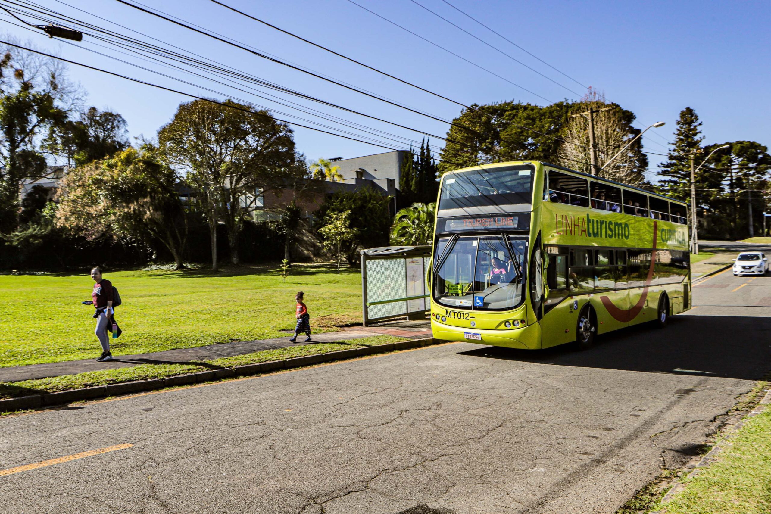Paraná recebe 717 mil turistas estrangeiros e mira verão