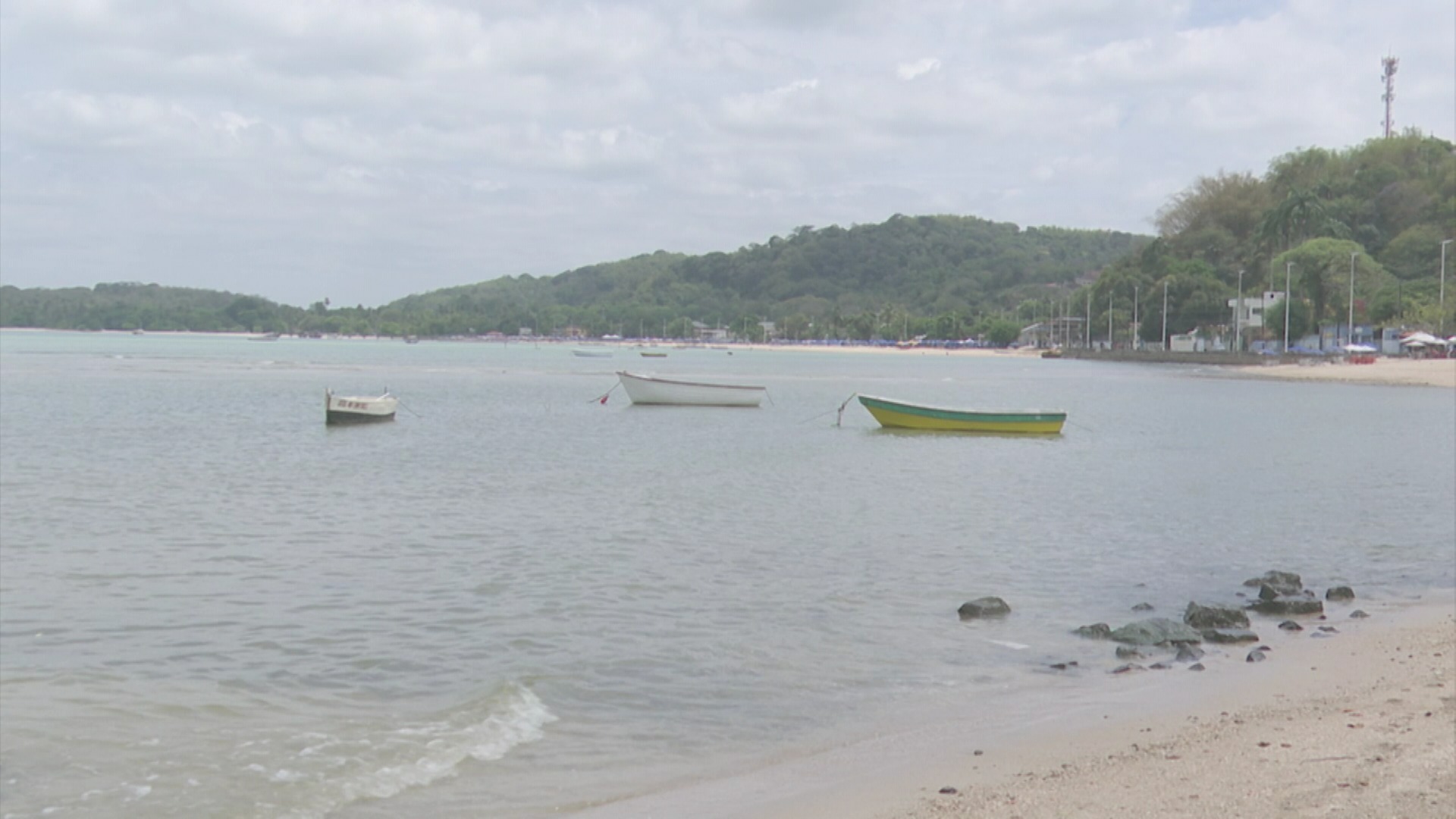 Praia de São Tomé de Paripe afeta moradores e trabalhadores em Salvador
