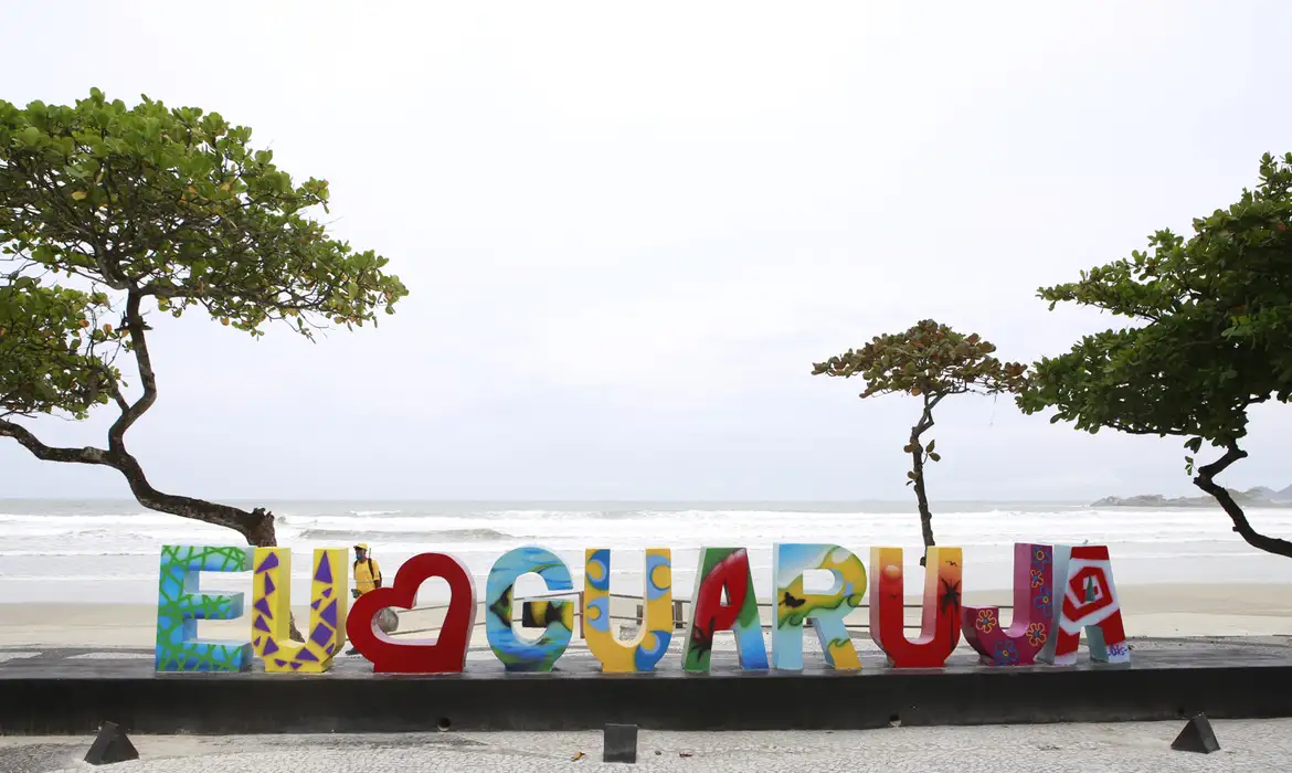 Guarujá vai cobrar taxa de até R$ 145 para entrada de veículos de turistas