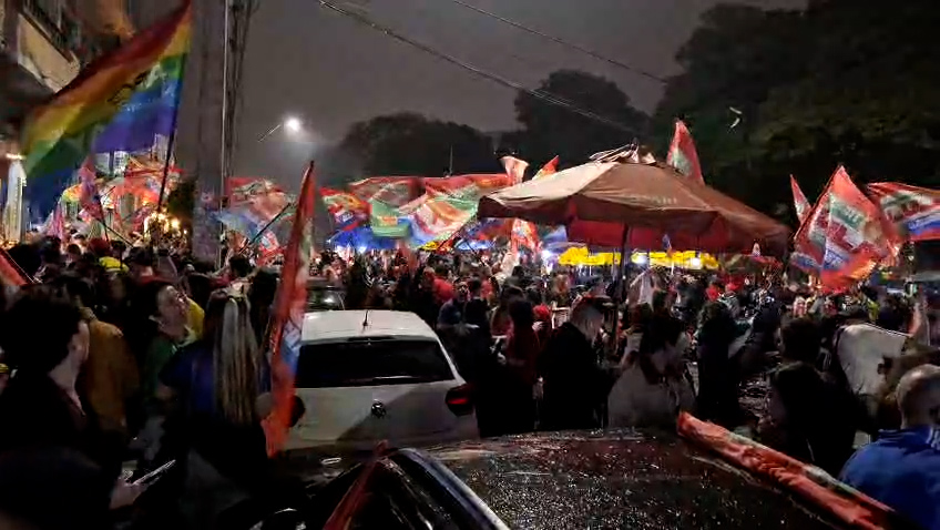 Lula recebe 425 mil votos em Curitiba e apoiadores celebram reeleição