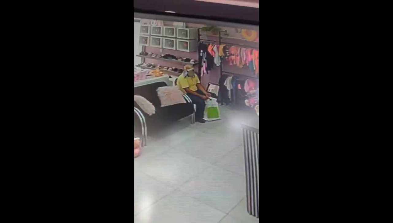 Homem com faca assalta loja e tranca vítimas em Mogi Mirim