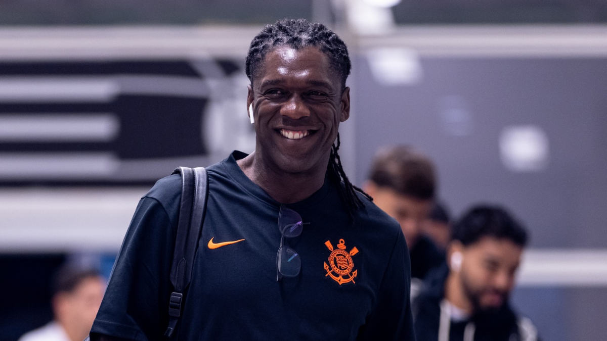 Jornal espanhol destaca que VAR salvou "estreia" de Seedorf no Corinthians