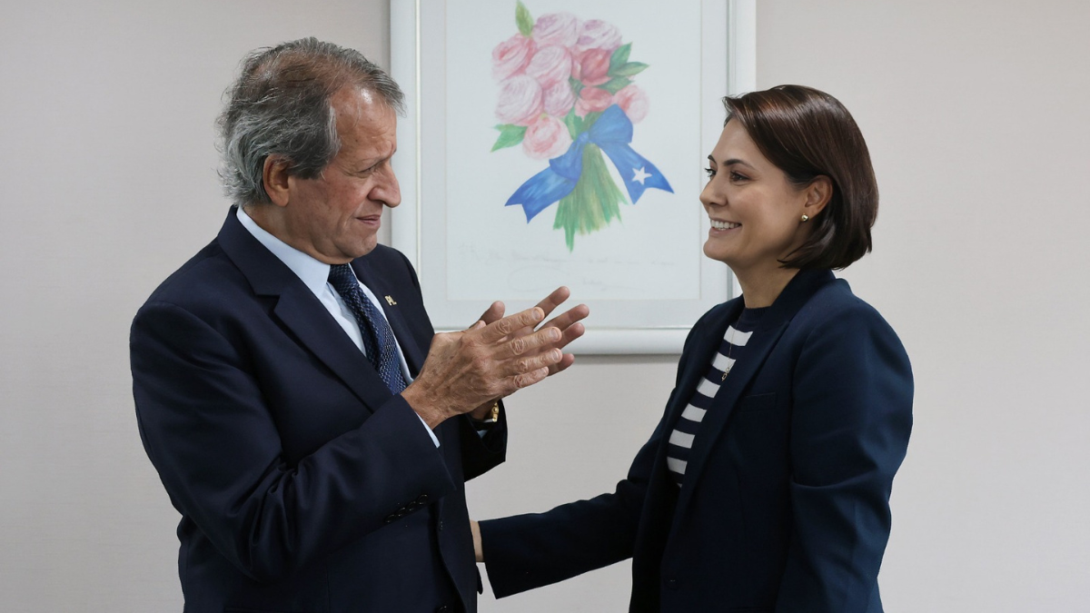 Valdemar Costa Neto e Michelle Bolsonaro alinham futuro do PL