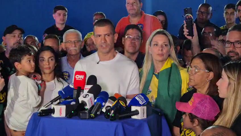 Candidato ao Governo do Rio, Douglas Ruas (PL) discursa em tom de vitória