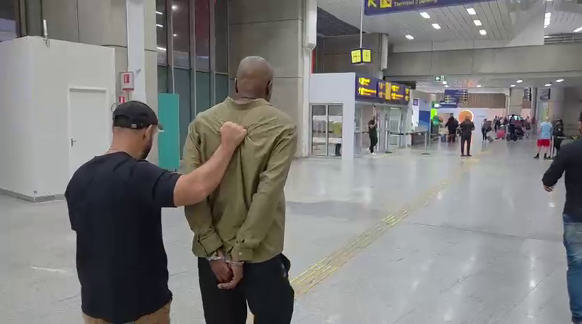 Homem apontado como principal responsável por extorsão no Galeão é preso