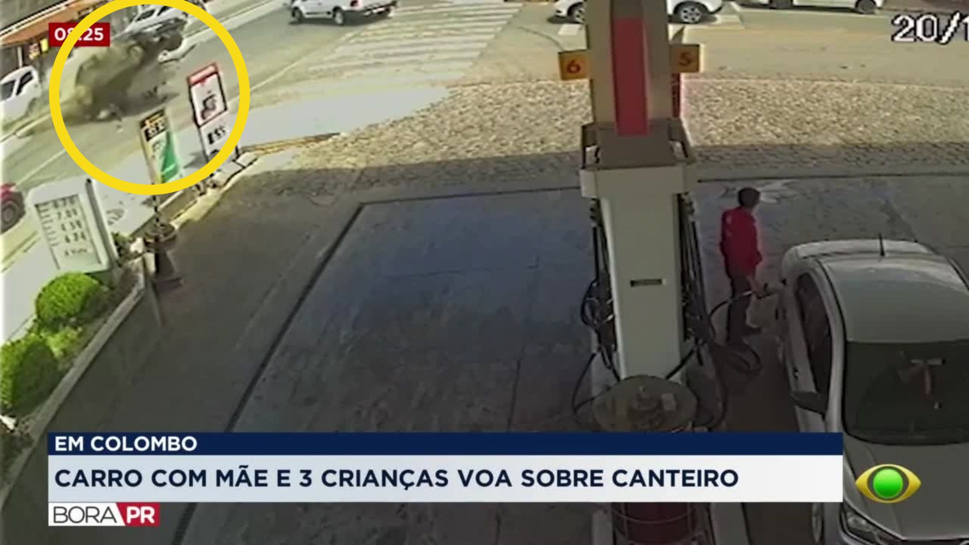 Câmera flagra carro com 3 crianças quase capotando em Colombo