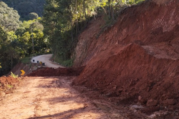 PR-340 será interditada entre Tunas do Paraná e Cerro Azul nesta quinta